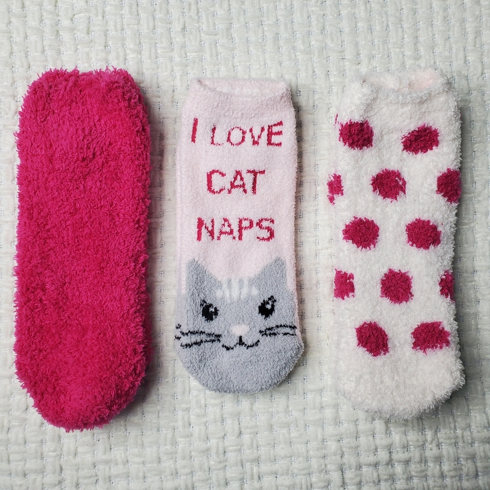 NWOT Short Fuzzy Pink & White Cat Sock Pack